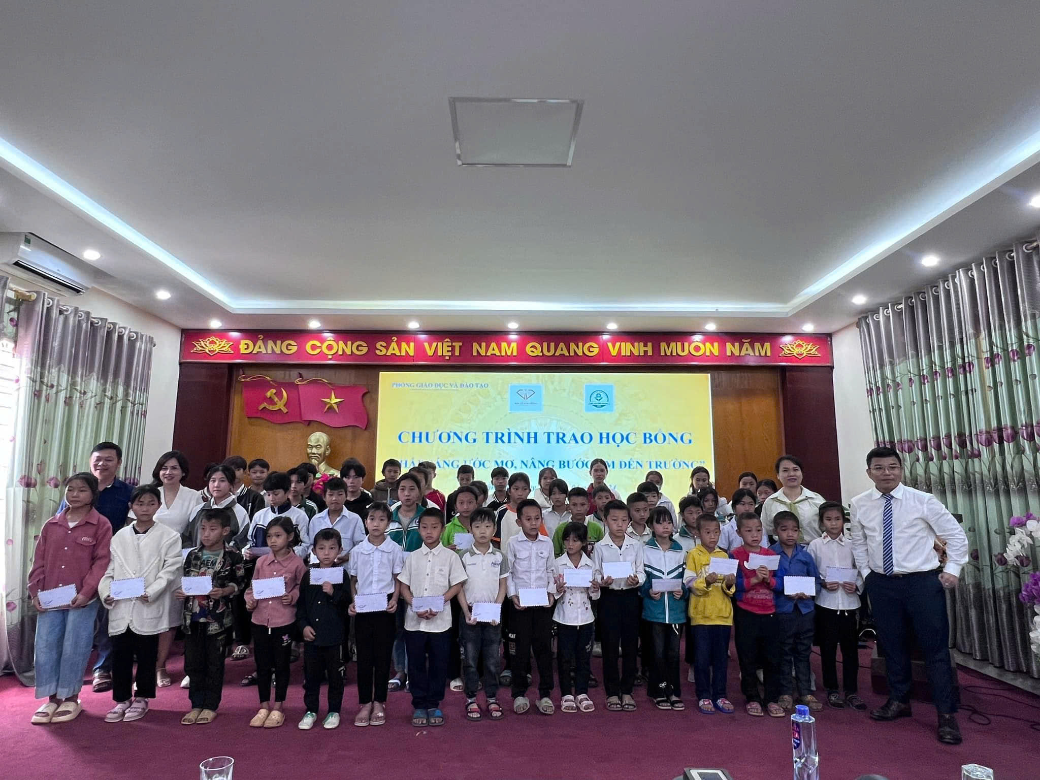 Về chúng tôi - ĐẠI LỘ KIM CƯƠNG